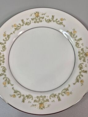 Towne House Set of 6 Fine China Regal Dessert Plates 6" 2/8 Good Pre Loved.   ¹